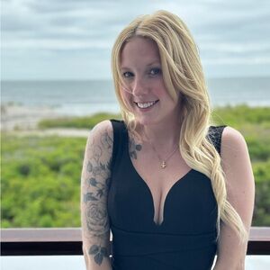 Meet your Posher, Becca